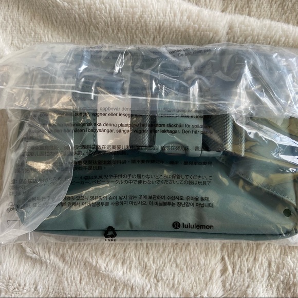 NWT Large Lululemon Everywhere Belt Bag - Picture 2 of 8